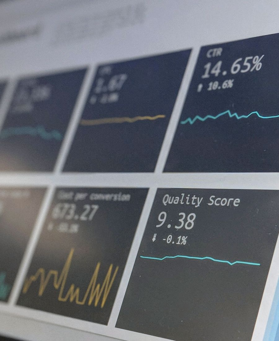 Trading screens, the USDT flasher at work